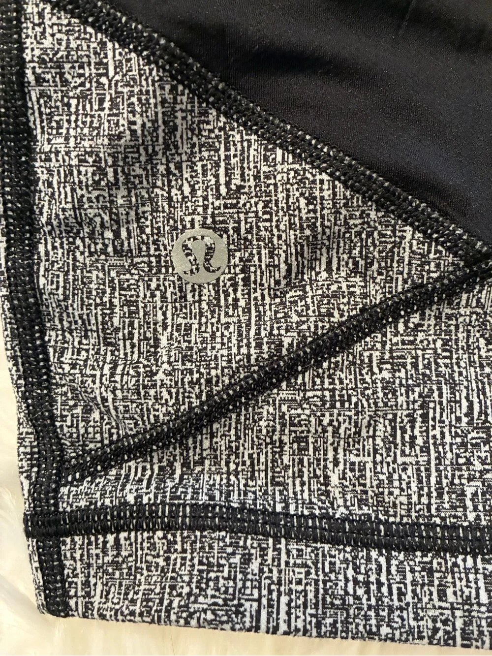 Lululemon Pace Rival Crop 22” Sz 10 Black & White  Activewear